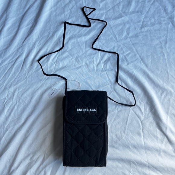 Balenciaga Mens Camera Bag Crossbody Quilted Nylon Black GWP BNWT Phone pouch - Picture 1 of 9